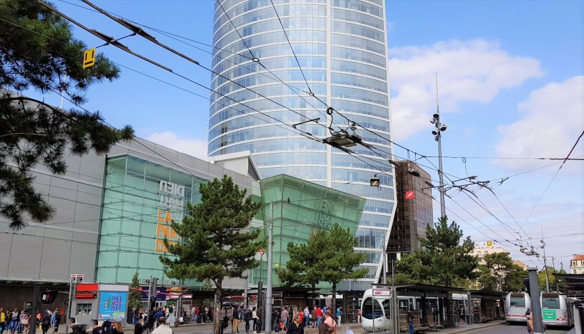 The 'Vivier Merle' tram stop is over to the right when using the Porte Rhône exit