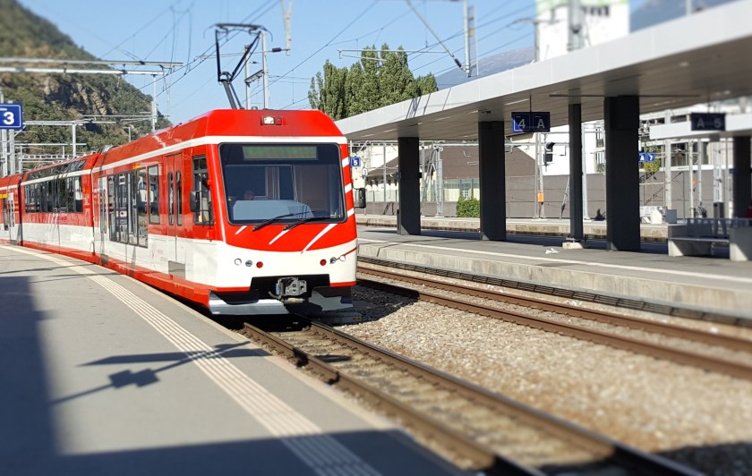 An MGB train arrives in Visp, the mainline tracks are to the right