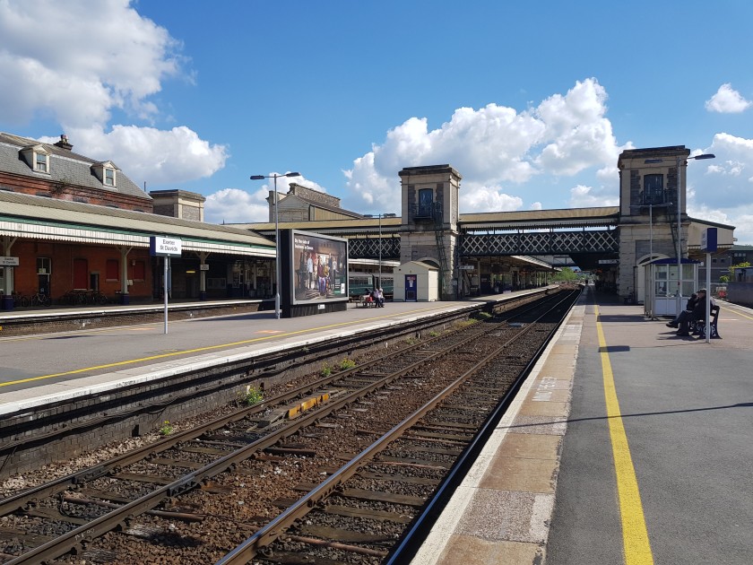 The IEP trains to London use sections of unroofed platforms