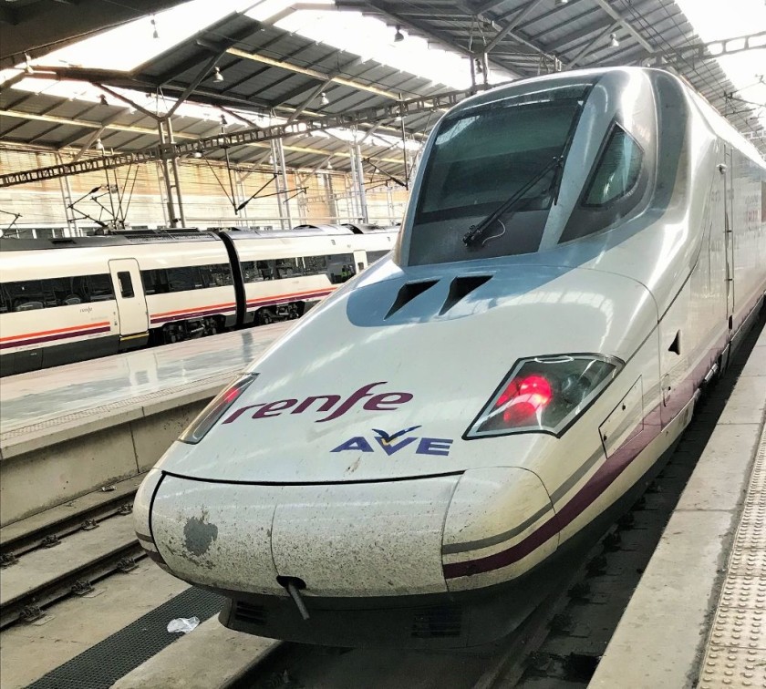 A front end view of these 'Pato' trains, hence the duck-beak nickname