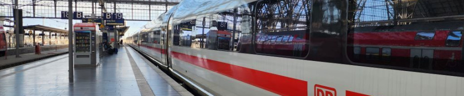 An ICE 3neo train has arrived in Frankfurt (Main) Hbf