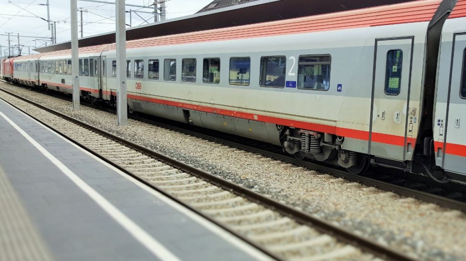 Exterior view of a train used for IC services in Austria