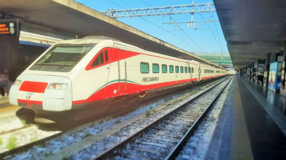 One of the tilting trains used on Frecciabianca services