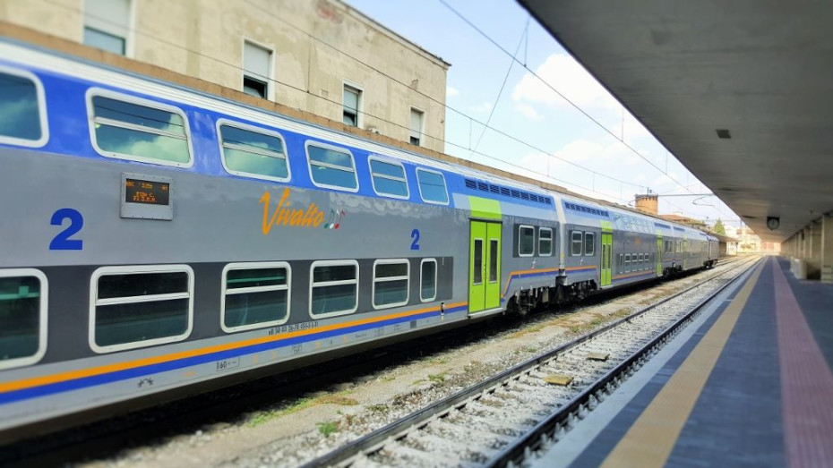 Double deck trains are used for some Regionale trains on certain routes including Firenze - Pisa