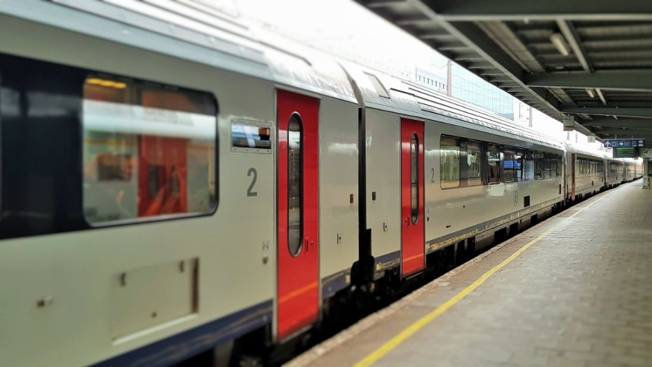 A Belgian IC train formed of I11 coaches