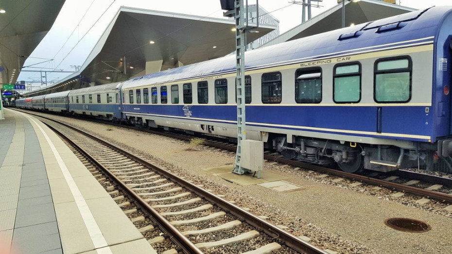 The 'Dacia' train awaits departure from Wien Hbf 