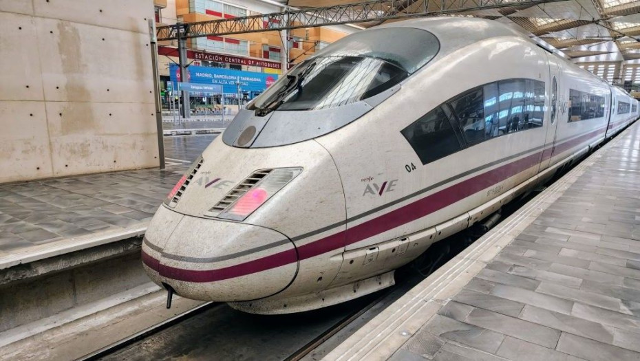 An (AVE 103) train has arrived in Madrid