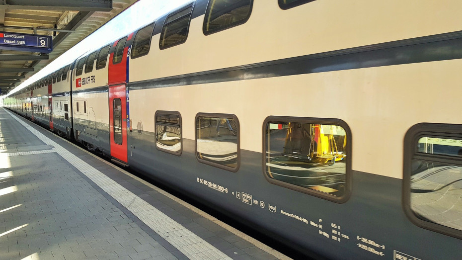 The double deck IC 2000 trains are the most common type of Swiss IC train