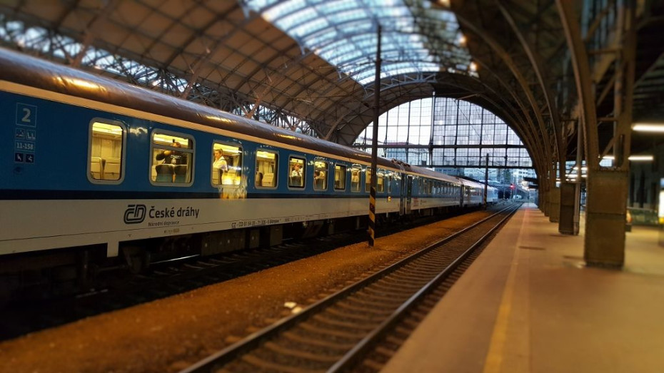 A train on an Ex service has arrived at Praha hl.n station