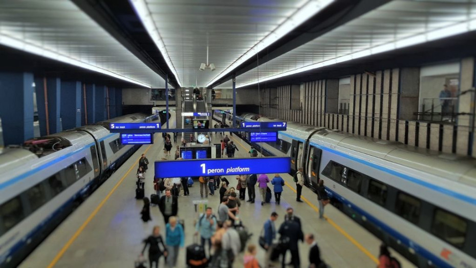EIP trains on both sides of a peron/platform at Warszawa Centralna station