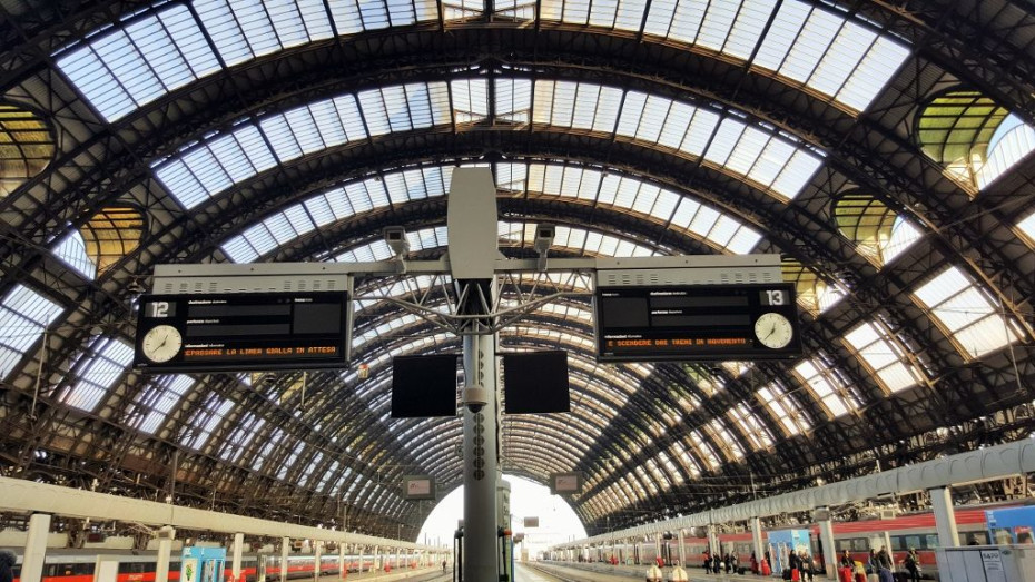 The central roof span of Milano Centrale viewed from the departure concorse