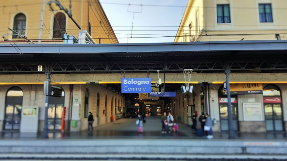 Looking towards the Ovest station from binario 4 in the main station in Bologna