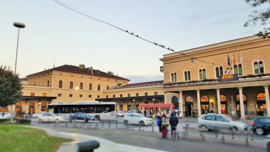 The main departure hall is to the right, the Ovest entrance is on the far left