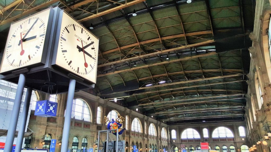 The main station hall at Zurich HB
