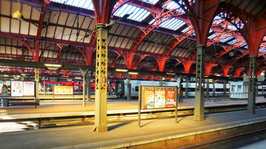 An IC train waits to depart from København H station