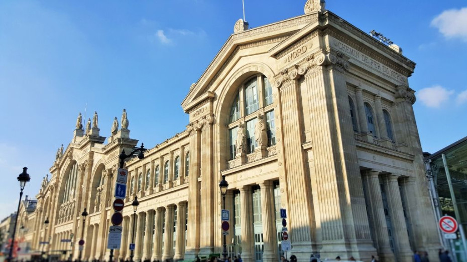 The street view looking towards the opposite end of Paris Nord to that used by Eurostar