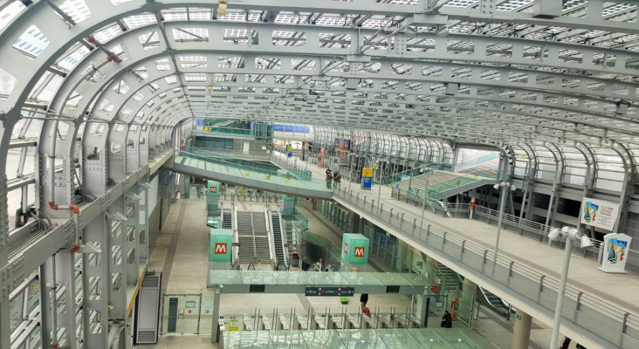 looking down on to the Metro station from the departure concourse at Torino Porta Susa