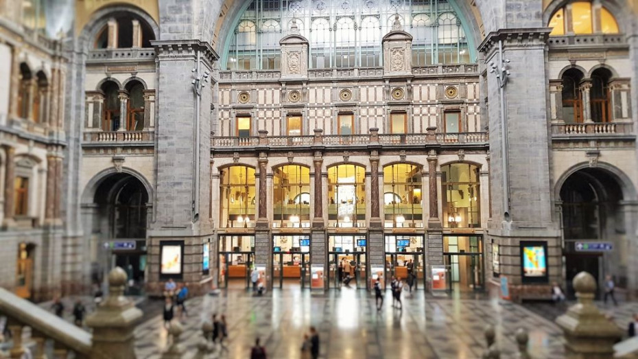 The stunning main hall at Antwerpen-Central