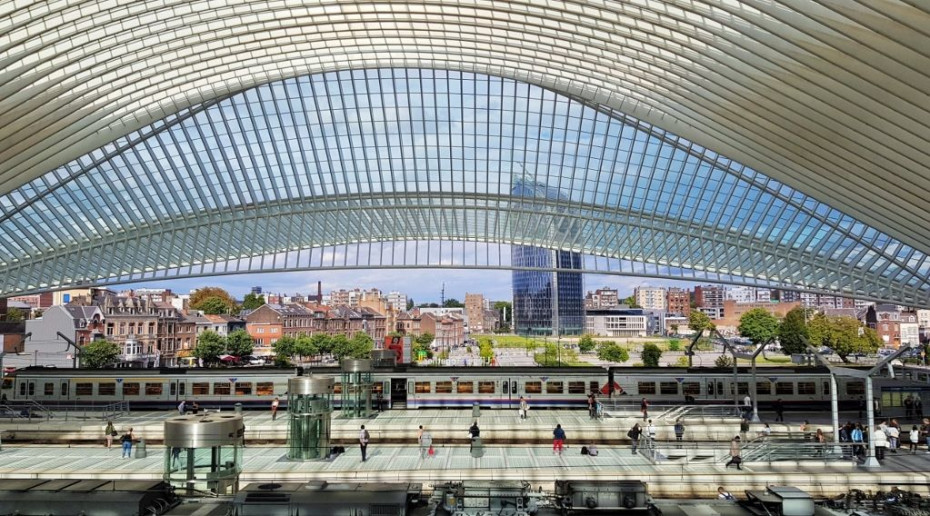 The view of Liège-Guillemins station from the car/taxi zone