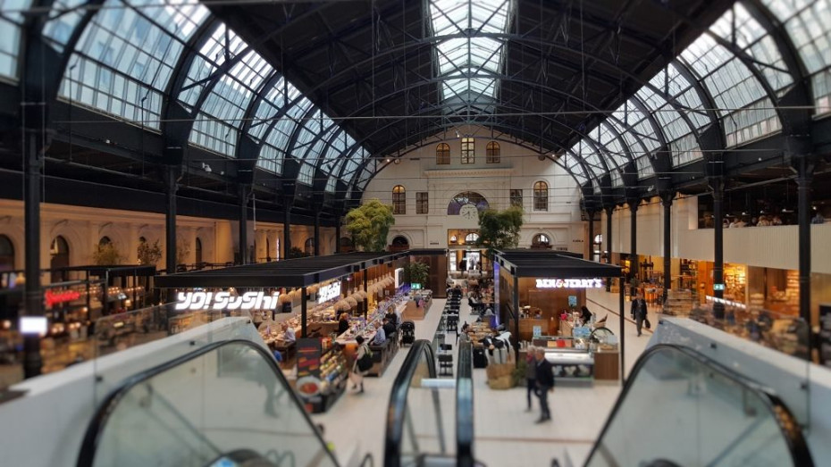 The old departure hall food court at Oslo S station