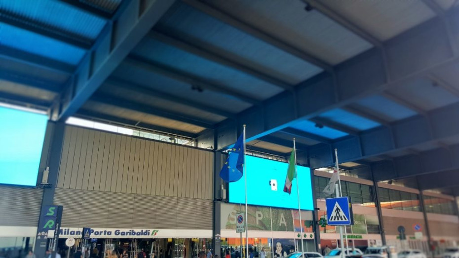 The main street entrance to Milano Porta Garibaldi by the taxi rank