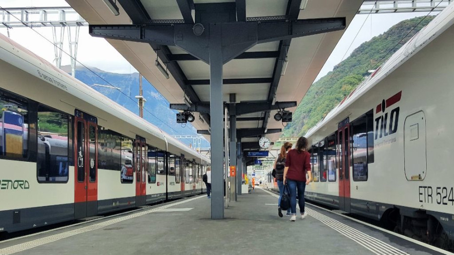 Changing trains at Bellinzona station