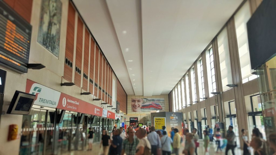 Inside the main hall at Padova station