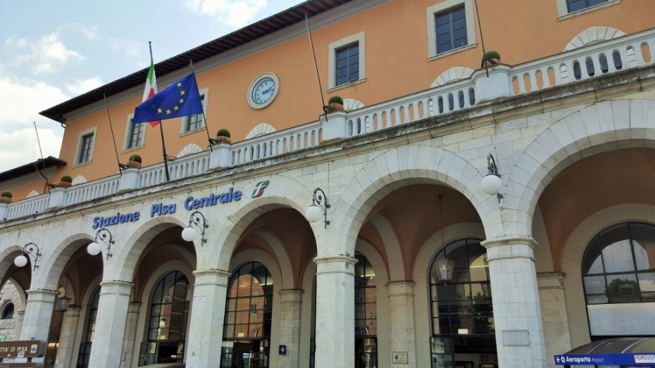 The main entrance at Pisa Centrale