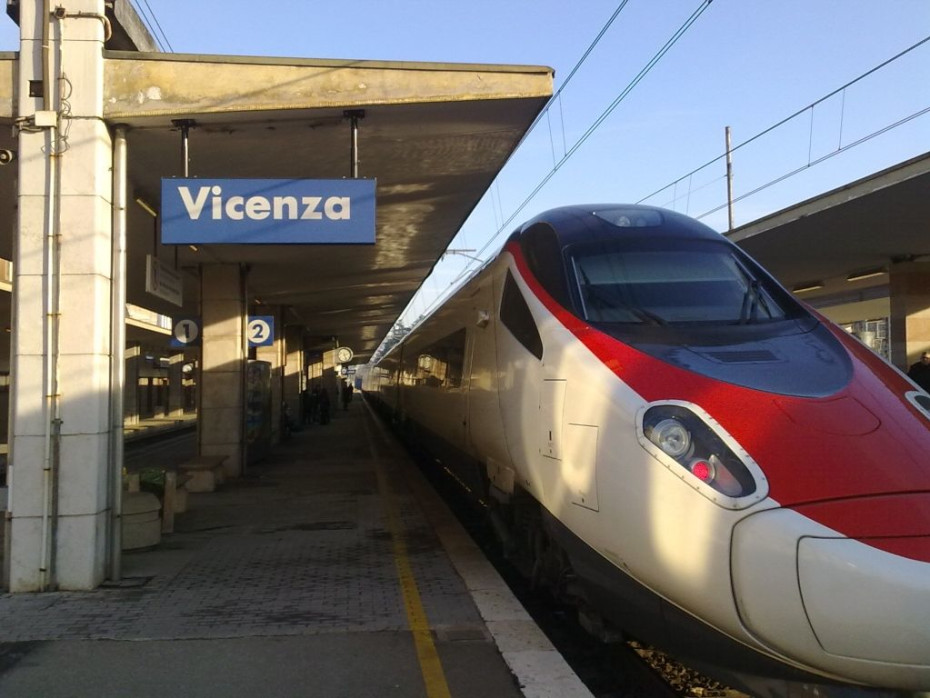 The daily EuroCity train from Geneve has arrived in Vicenza
