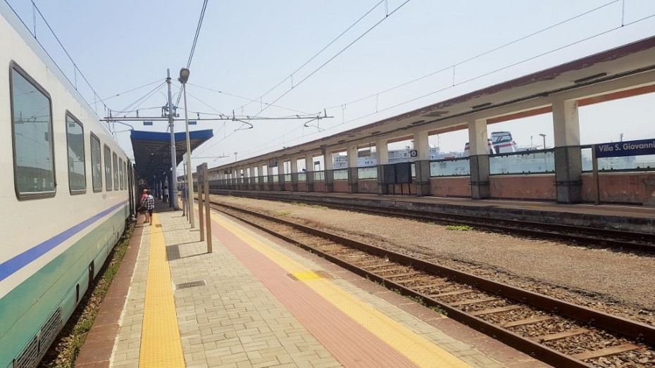 The station in Villa S.Giovanni adjacent to the ferry terminal