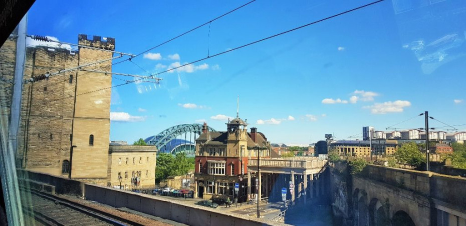 train journey time newcastle to edinburgh