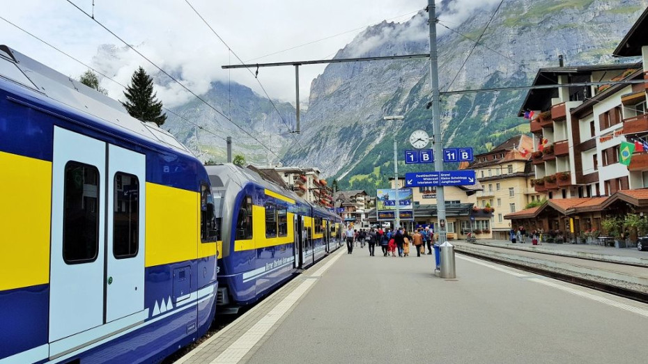 Arriving at the station in the centre of Grindelwald