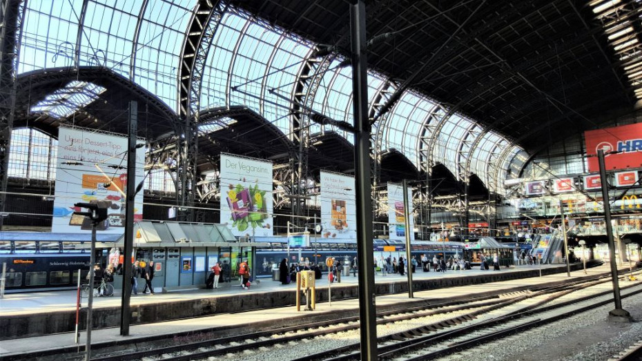 Arrive in Hamburg on a SJ EuroNight train from Stockholm