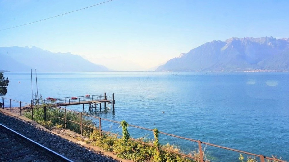 Travelling right by the shore of Lake Geneva