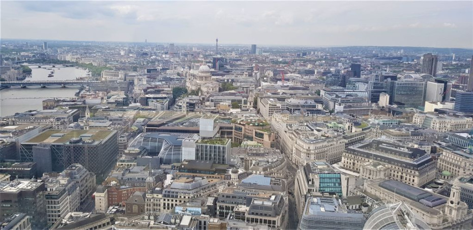 Victoria Station, Transport Hub, Shopping Mall & Tourist Attraction