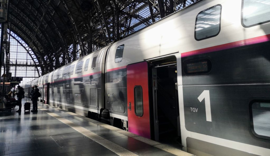 A TGV awaits departure from Frankfurt (Main)