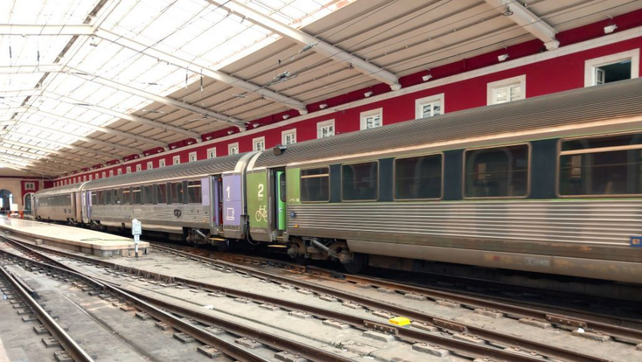 An Intercidades train at Lisboa-Santa Apolonia