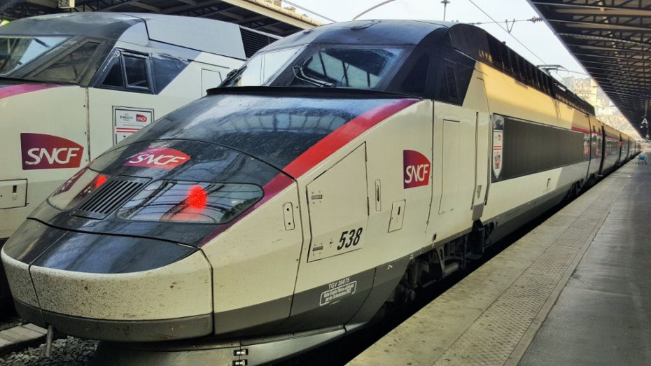 A TGV Reseau train at Paris Est