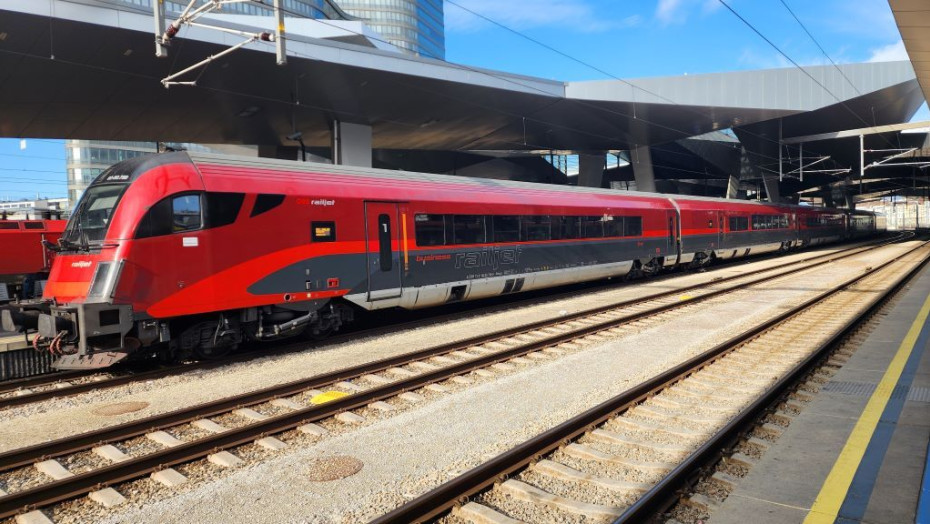 A Railjet train arrives at Wien Hbf