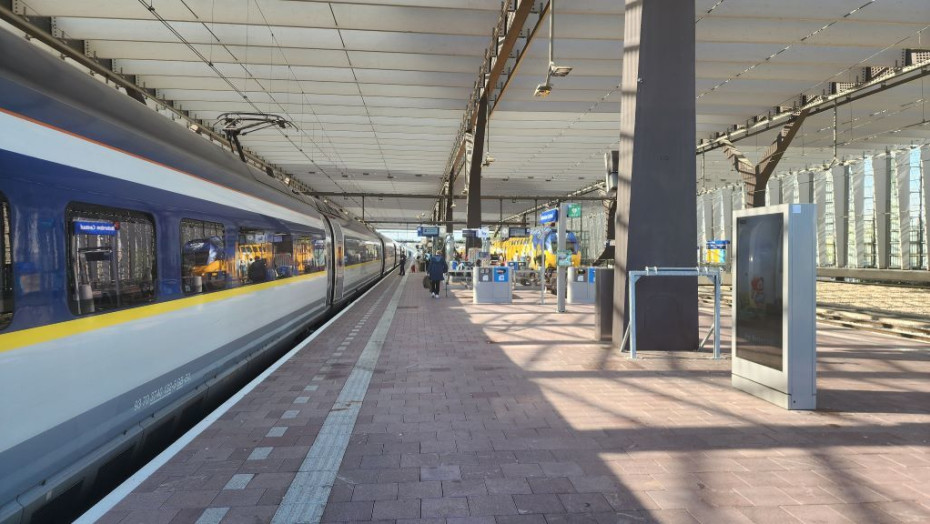 A Eurostar train from London has arrived in Rotterdam