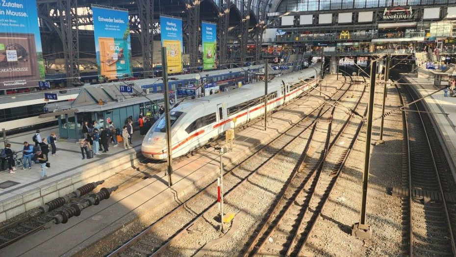 From Frankfurt to Hamburg by train