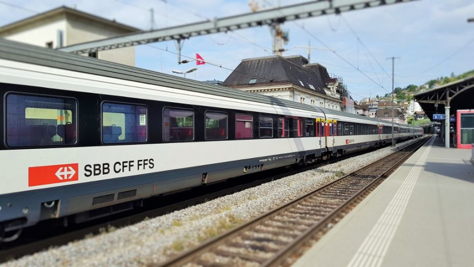 An IR train on the Geneve to Brig route