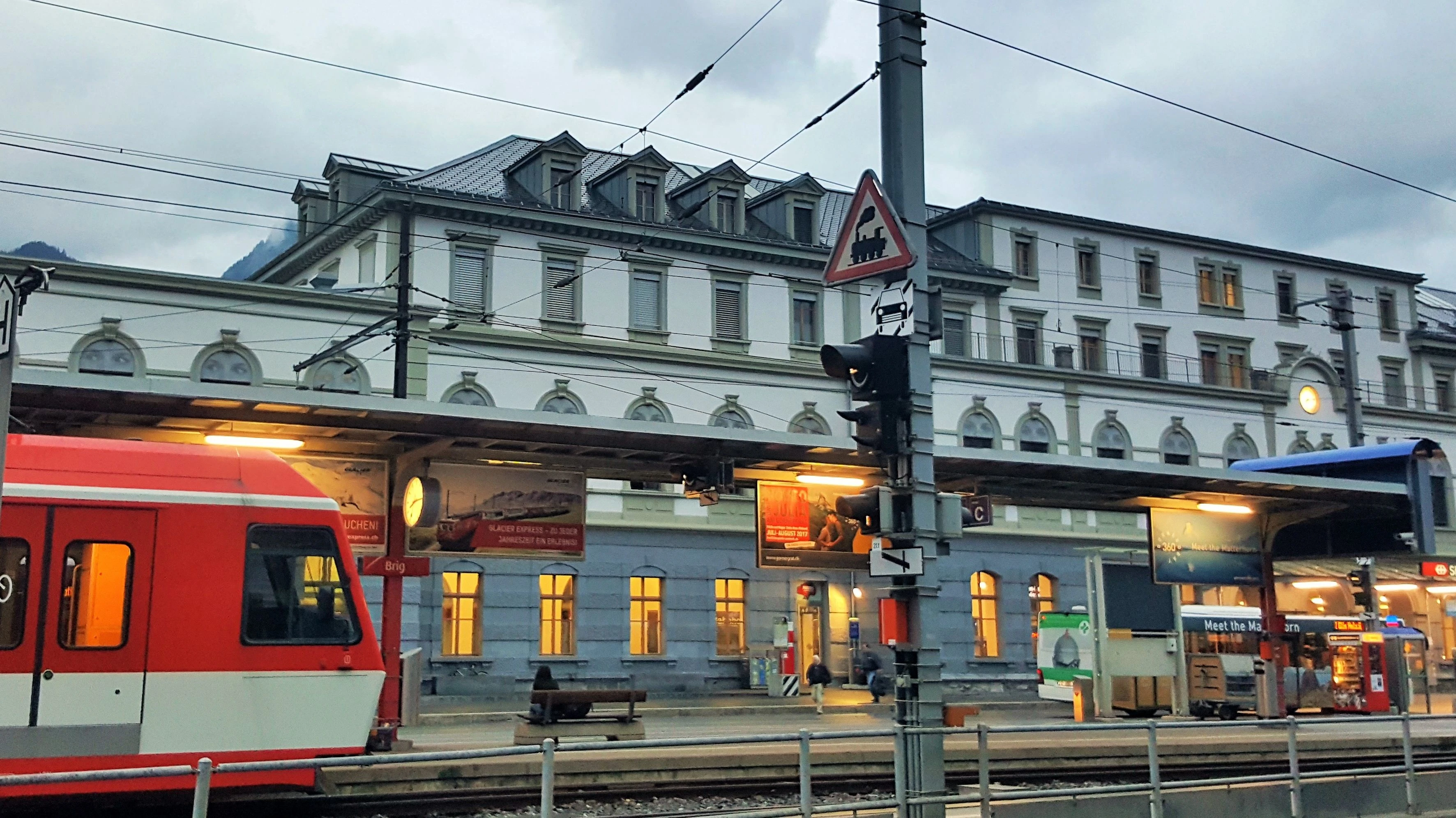 Using the railway station in Brig | ShowMeTheJourney