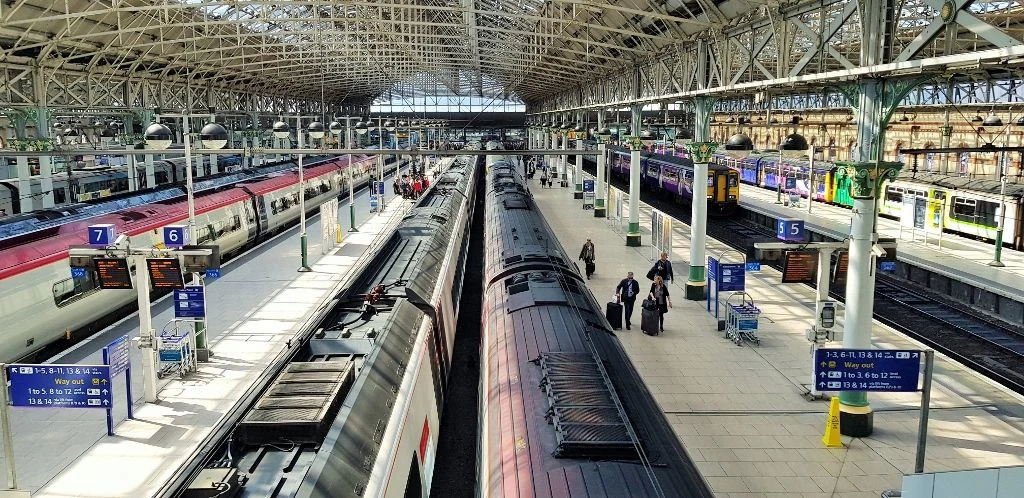 How to take the train journey from London to Manchester