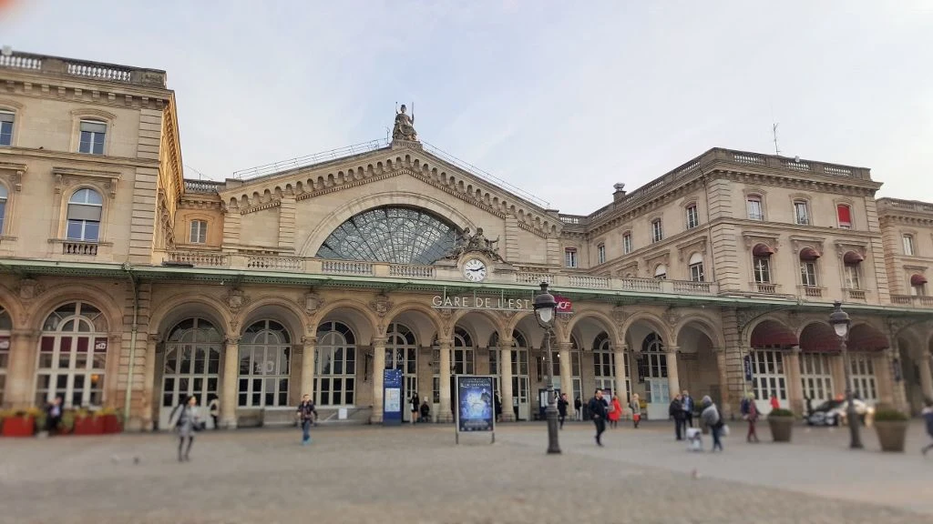 The forecourt in front of the Gare de l'Est