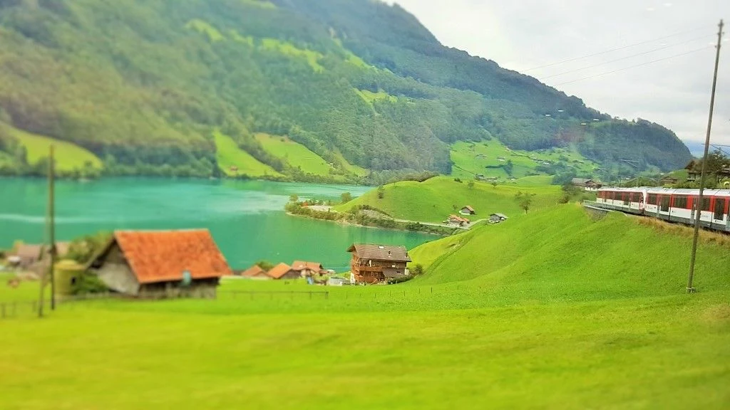 Passing by four lakes on the Luzern-Interlaken Express