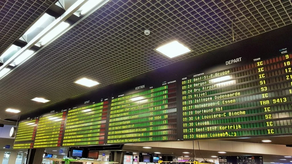 Using the main departure board at Bruxelles-Midi station