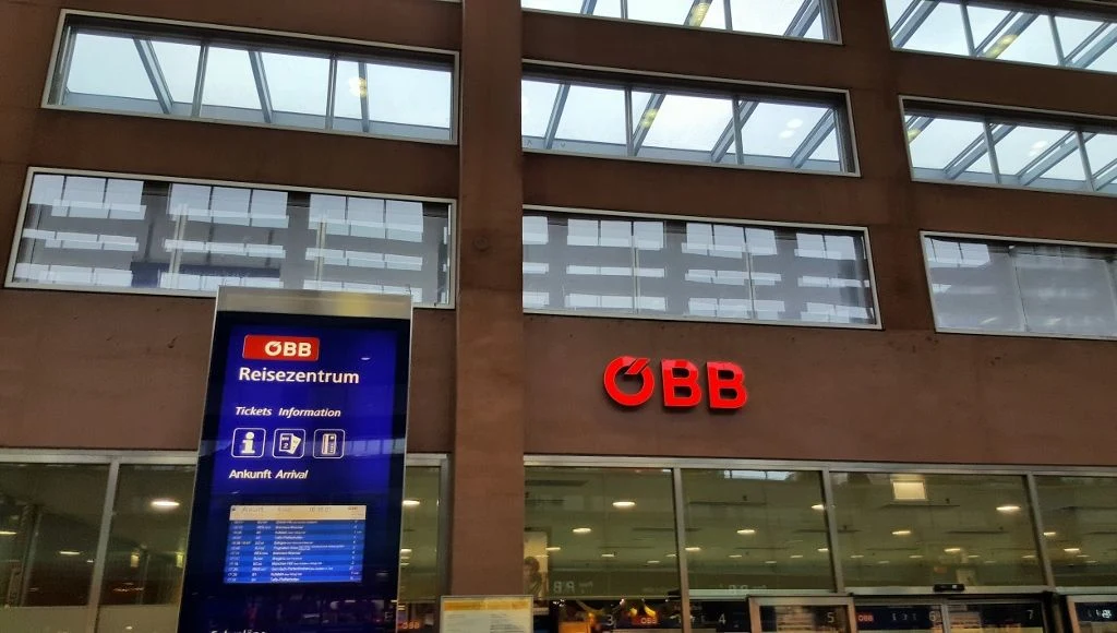 Book rail pass reservations at OBB Reisezentrum desks