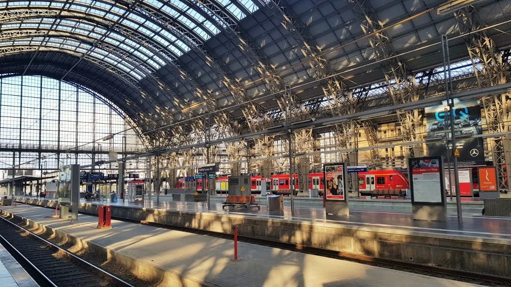 Holiday in Frankfurt and take day trips by train