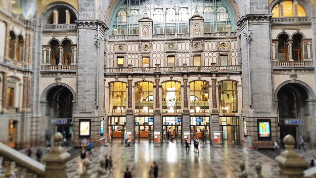 Inside the gorgeous main hall at Antwerpen Centraal